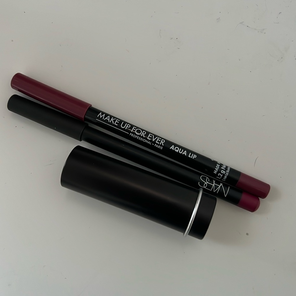 Lip liners and lipstick.